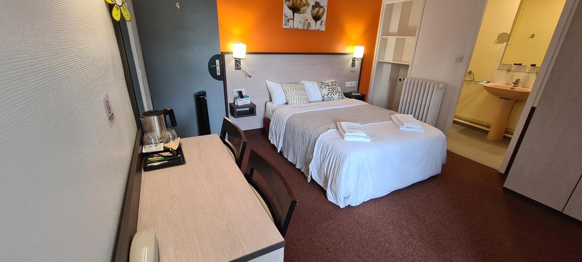 Le 120 - Groupe Logis Hotels - Ex Auberge La Terrasse La Chataigneraie  Luaran gambar