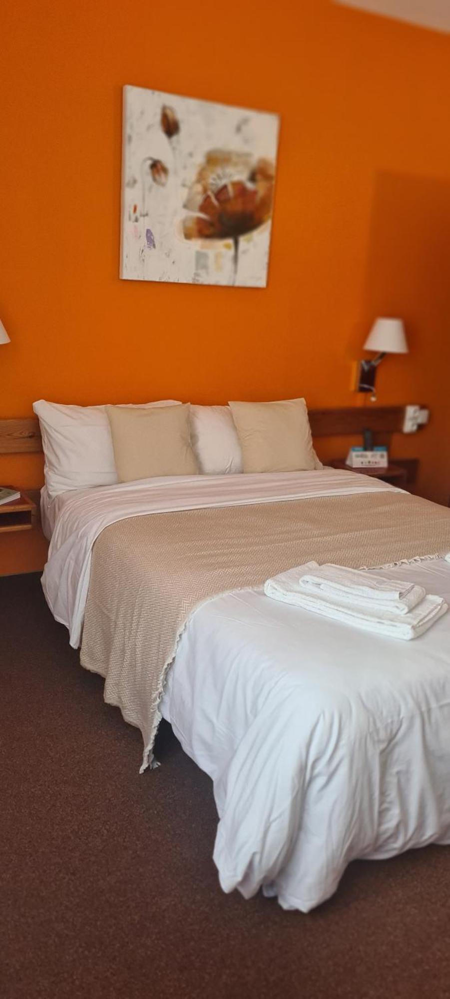 Le 120 - Groupe Logis Hotels - Ex Auberge La Terrasse La Chataigneraie  Luaran gambar
