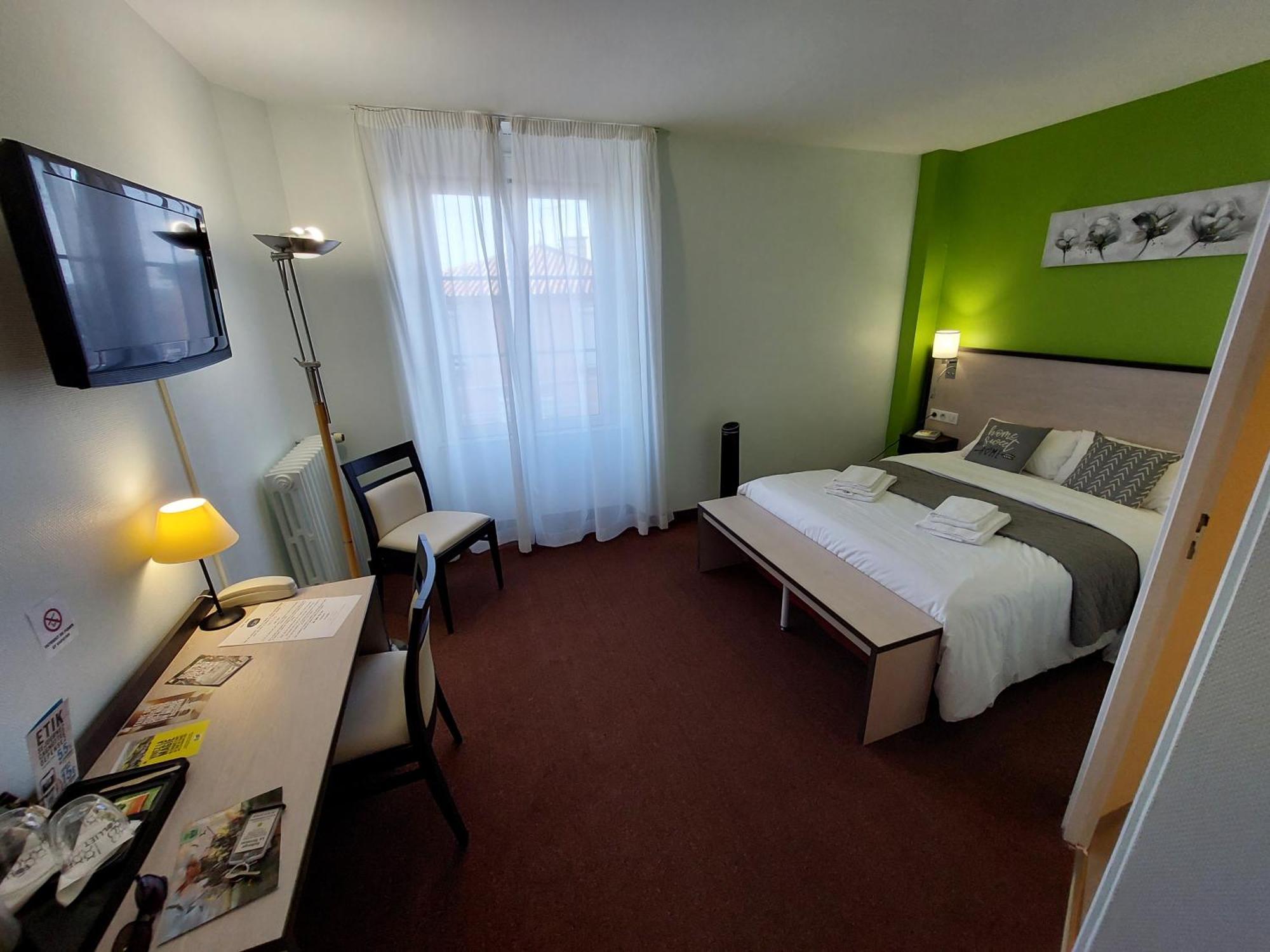 Le 120 - Groupe Logis Hotels - Ex Auberge La Terrasse La Chataigneraie  Luaran gambar